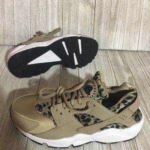 🔥🔥BRAND NEW ANIMAL PRINT NIKE HUARACHES